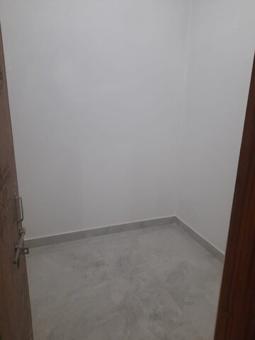 Room in 3 BHK Independent House at Gomti Nagar – for Rent