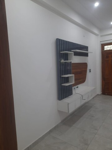 Room in 3 BHK Independent House at Gomti Nagar – for Rent