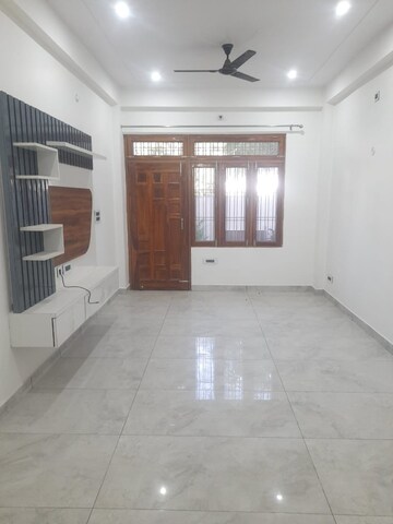 Room in 3 BHK Independent House at Gomti Nagar – for Rent