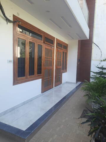 Master Bedroom in 3 BHK Independent House at Gomti Nagar – for Rent