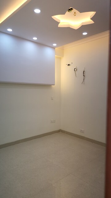 Master Bedroom in 3 BHK Builder Floor at Sushant Lok 2, Sector 57 – for Sale