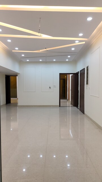 Master Bedroom in 3 BHK Builder Floor at Sushant Lok 2, Sector 57 – for Sale