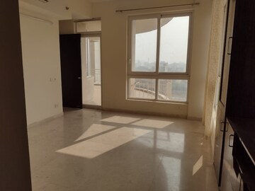 Room in 4 BHK Apartment at Indiabulls Centrum Park, Sector 103 – for Rent