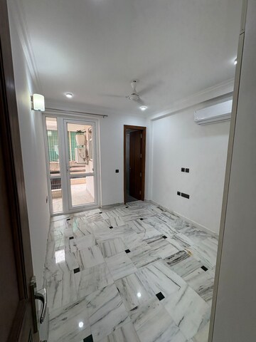 Room in 3 BHK Builder Floor at Sushant Lok 2, Sector 57 – for Rent