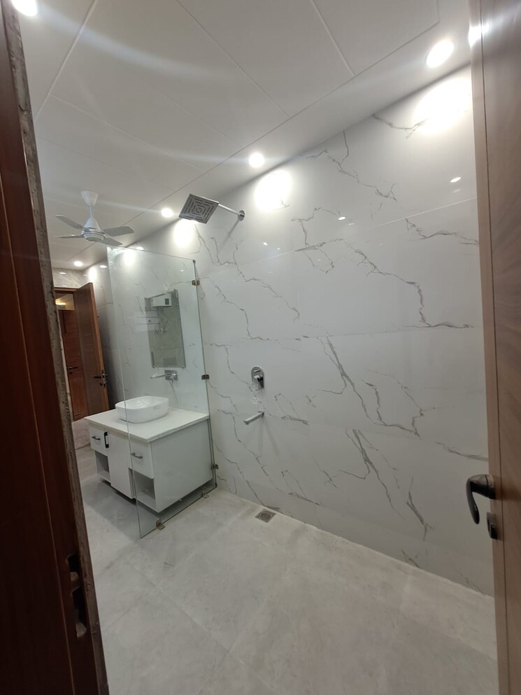 Bathroom, sector 32 3 Bedroom 2250 Sq.Ft. Builder Floor In Sector 32 Faridabad 7914871