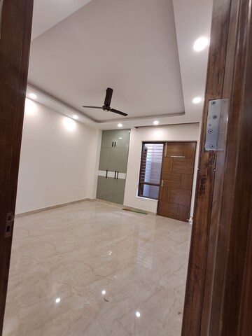 Room in 3 BHK Builder Floor at Sector 32 – for Sale