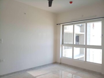 Room in 2 BHK Apartment at Lodha Amara, Kolshet Road – for Rent
