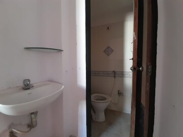 Bathroom in 1 BHK Apartment at Mantri Park, Goregaon East – for Sale