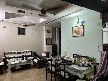 Master Bedroom in 3 BHK Builder Floor at Bharti Apartments, Shakti Khand iv – for Rent