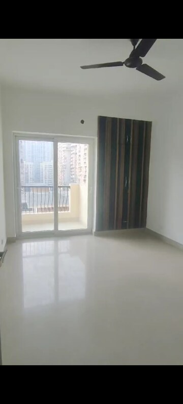 Room in 2.5 BHK Apartment at Nimbus The Hyde park, Sector 78 – for Sale