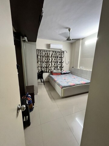Master Bedroom in 2 BHK Apartment at Spring Leaf 6 CHS, Kandivali East – for Rent