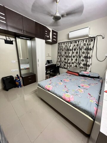Master Bedroom in 2 BHK Apartment at Spring Leaf 6 CHS, Kandivali East – for Rent