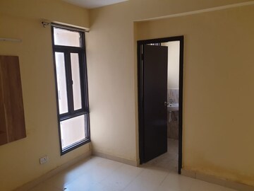 Room in 3 BHK Apartment at Indiabulls Centrum Park, Sector 103 – for Rent