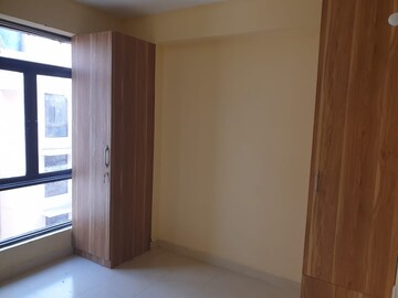 Room in 3 BHK Apartment at Indiabulls Centrum Park, Sector 103 – for Rent