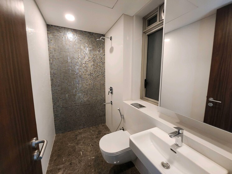 Bathroom, lodha-sea-face 4 Bedroom 2105 Sq.Ft. Apartment In Worli Mumbai 7915251