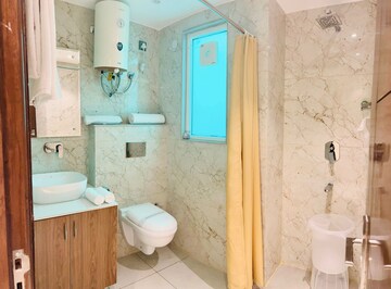 Bathroom in 6+ BHK Independent House at Old DLF Colony, Sector 14 – for Sale