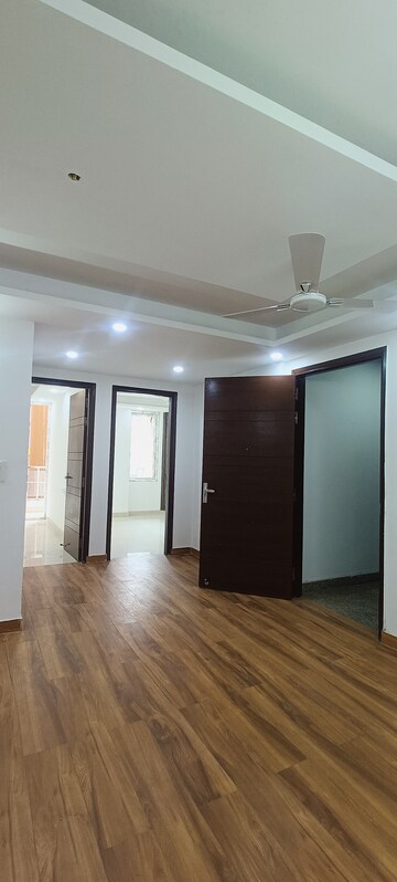 Room in 4 BHK Apartment at Vasant Kunj – for Rent