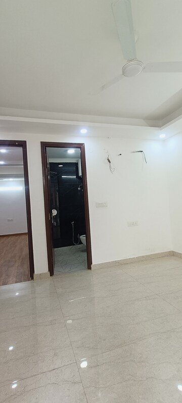 Room in 4 BHK Apartment at Vasant Kunj – for Rent