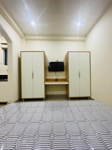 Room in 1 BHK Builder Floor at DLF Building 10, Dlf Phase ii – for Rent