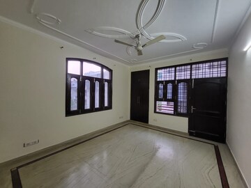 Room in 3 BHK Builder Floor at Ansal Sushant Lok I, Sector 43 – for Rent