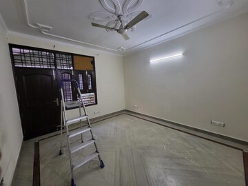 Room in 3 BHK Builder Floor at Ansal Sushant Lok I, Sector 43 – for Rent