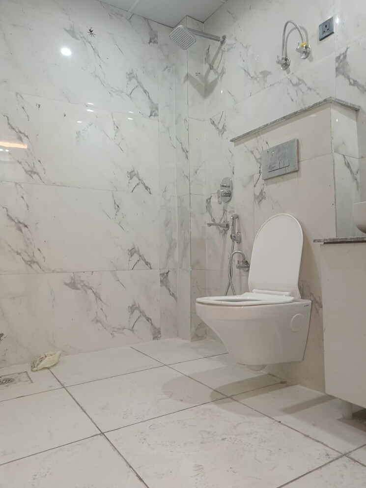 Bathroom, raispur 3 Bedroom 105 Sq.Yd. Independent House In Raispur Ghaziabad 7915401