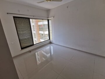 Room in 2 BHK Apartment at Unique The Skyline, Mira Road – for Sale