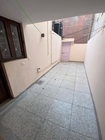 Balcony in 3 BHK Builder Floor at Safdarjang Enclave – for Rent