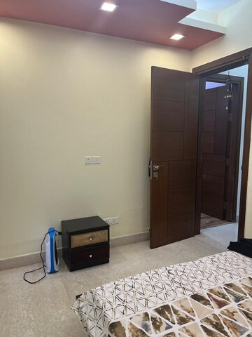 Furnished Amenities in 3 BHK Builder Floor at DLF Plaza Tower, Sector 26a – for Sale