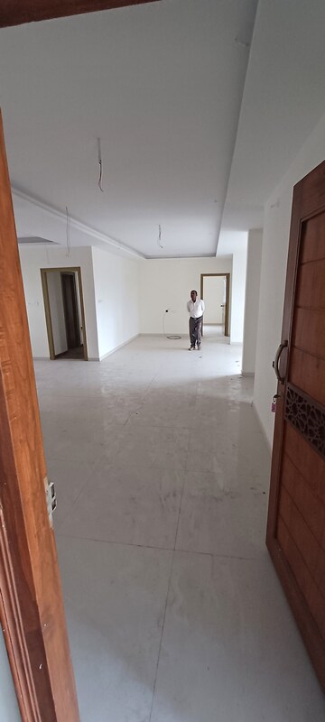 Room in 3.5 BHK Apartment at Endeco Lakeview Apartments, Hafeezpet – for Sale