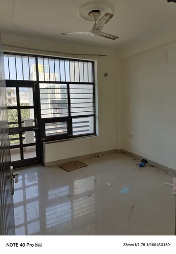 Room in 2 BHK Builder Floor at Cosmos Floors, Sector 52 – for Rent