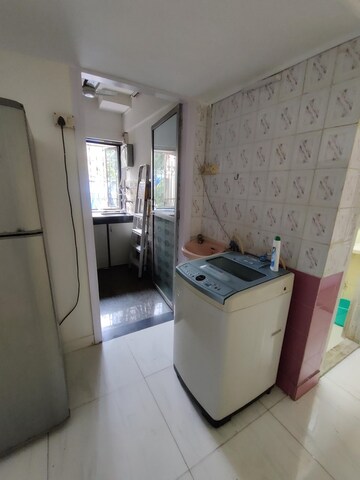 Team Area in 1 BHK Apartment at Bandra West – for Rent
