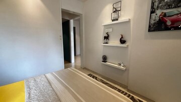 Room in 2 BHK Apartment at Lokhandwala Octacrest, Kandivali East – for Rent