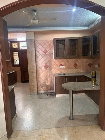 Master Bedroom in 3 BHK Independent House at Ansal Plaza Sector-23, Sector 23 – for Rent