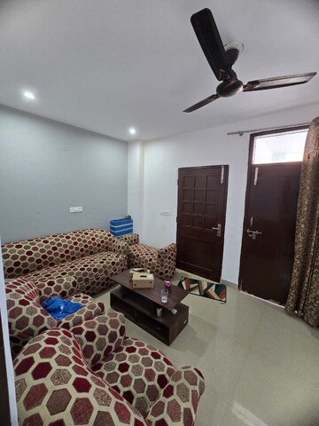 Living Room in 1 BHK Builder Floor at DLF Mega Mall, Sector 28 – for Rent