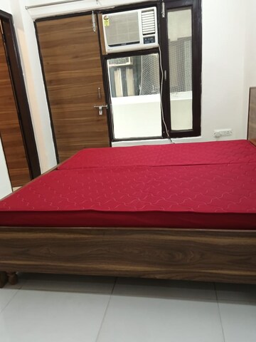 Bedroom in 2 BHK Builder Floor at Sector 43 – for Rent