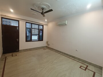 Room in 2 BHK Builder Floor at Sector 31 – for Rent