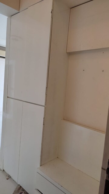 Room in 3 BHK Apartment at Aster Tower, Goregaon East – for Sale