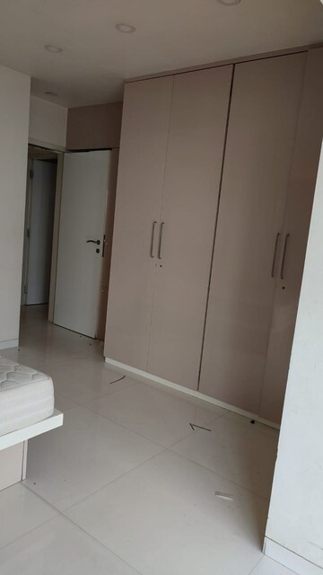 Room in 3 BHK Apartment at Aster Tower, Goregaon East – for Sale