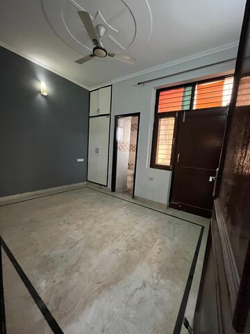 Room in 2 BHK Builder Floor at Sainik Colony – for Rent