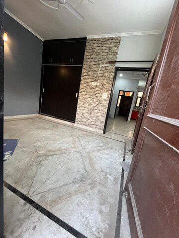 Room in 2 BHK Builder Floor at Sainik Colony – for Rent