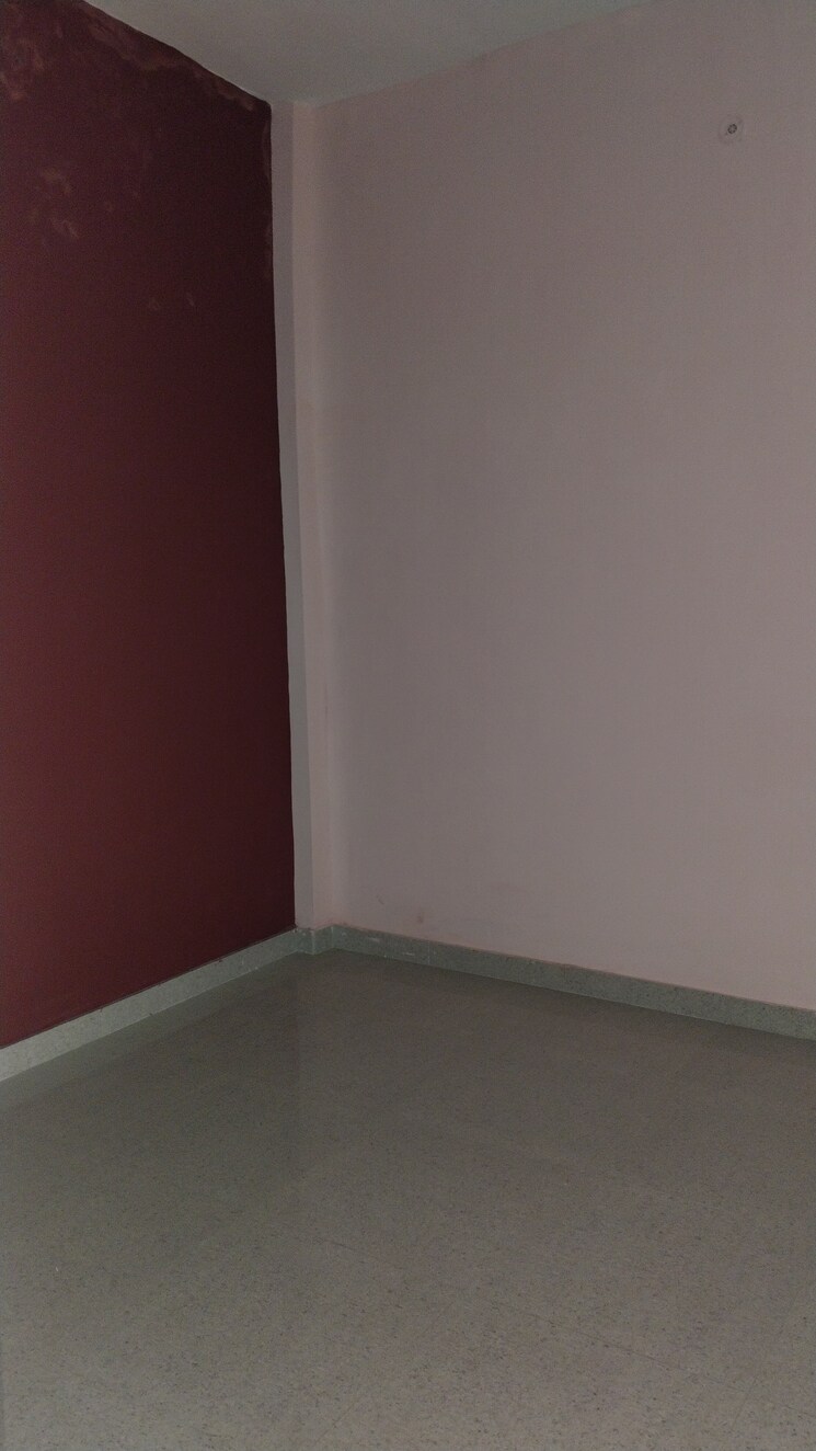 Room, rohta road 3 Bedroom 70 Sq.Yd. Independent House In Rohta Road Meerut 7915824