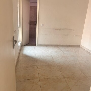 Room in 2 BHK Apartment at Gaurs Siddhartham, Siddharth Vihar – for Rent