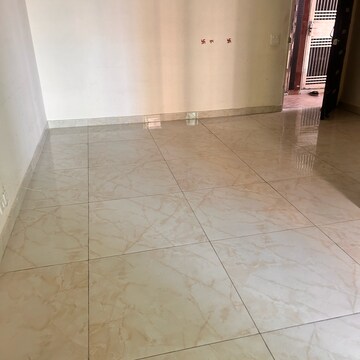 Room in 2 BHK Apartment at Gaurs Siddhartham, Siddharth Vihar – for Rent