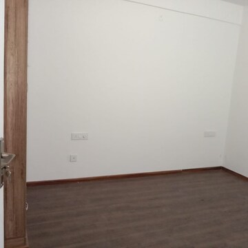 Room in 3 BHK Apartment at International Airport Road – for Rent