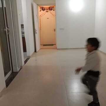 Room in 3 BHK Apartment at International Airport Road – for Rent