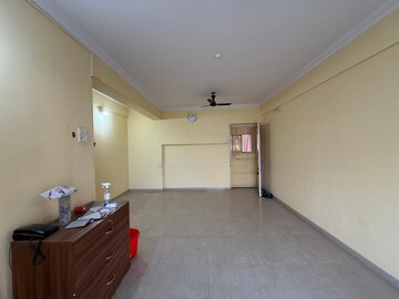 Room in 3 BHK Apartment at Seawoods – for Rent