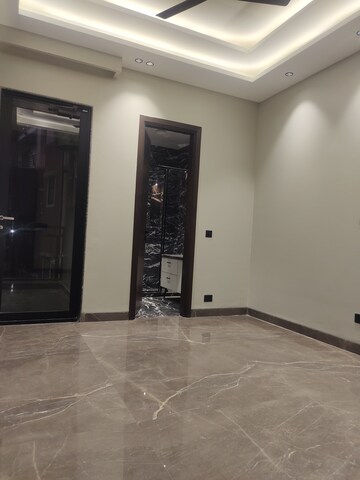 Furnished Amenities in 3 BHK Builder Floor at Greater Kailash I – for Sale