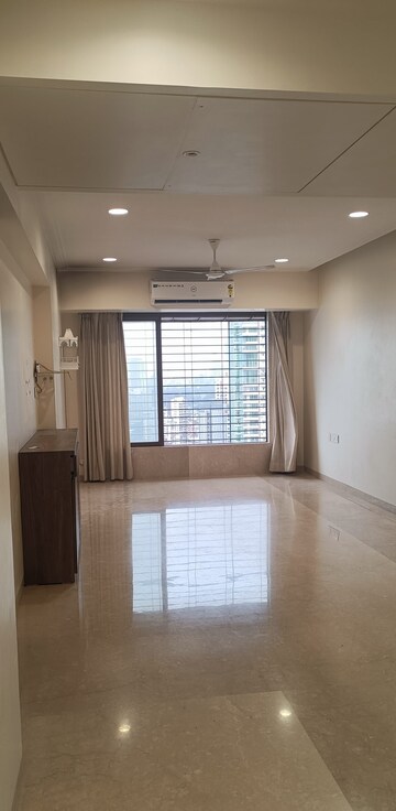 Room in 2 BHK Apartment at Rushabh Apartments Girgaon, Girgaon – for Rent