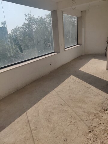 Team Area in  Showroom at Hauz Khas Market – for Rent